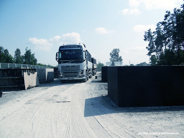Transport szamb betonowych  w Piotrkowie Kujawskim